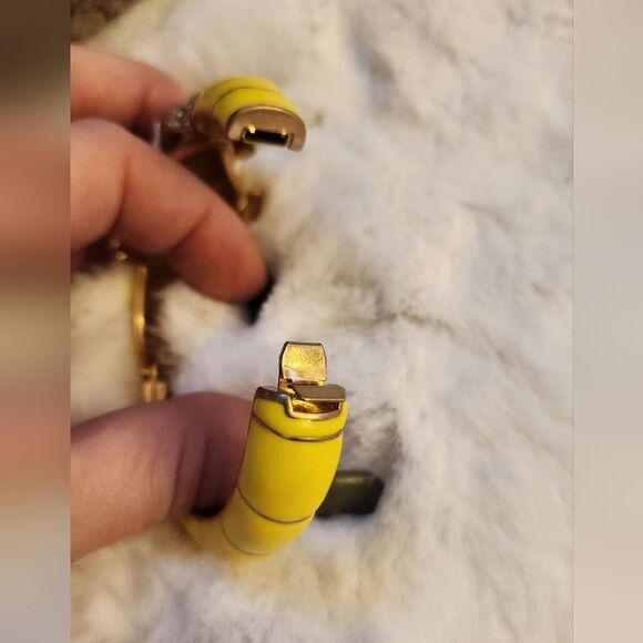 NWOT J Crew yellow enamel elephant bracelet - Picture 5 of 7